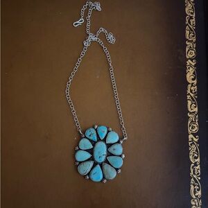 Chic Turquoise and Silver Floral Necklace